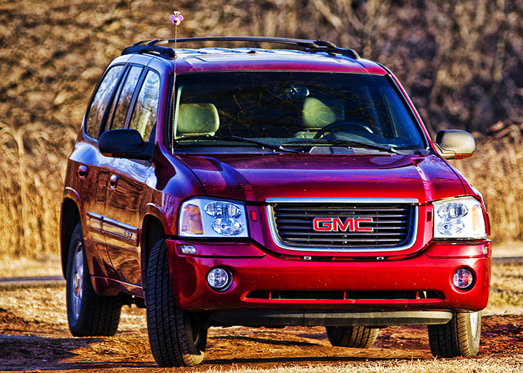 red 2003 gmc envoy offroad